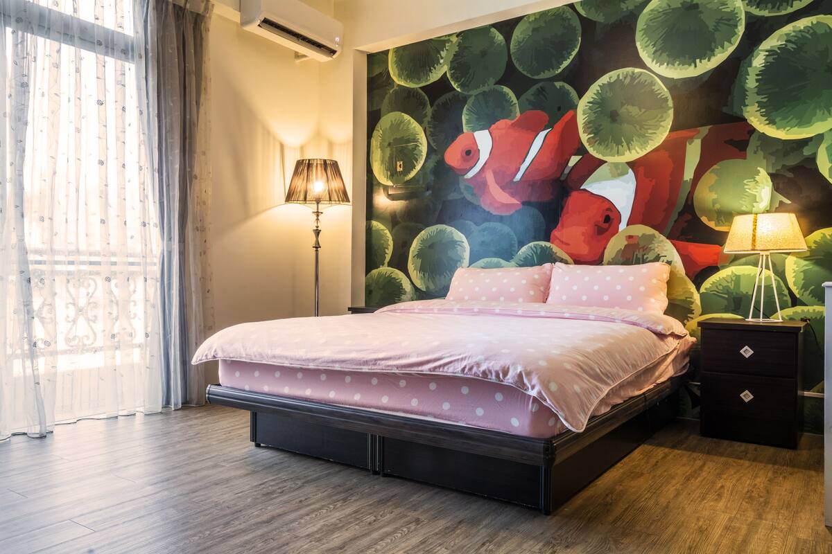 Quarto casal superior | Escrivaninha, Wi-Fi de cortesia, roupa de cama