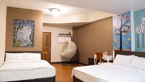 Escritorio, wifi gratis y ropa de cama 