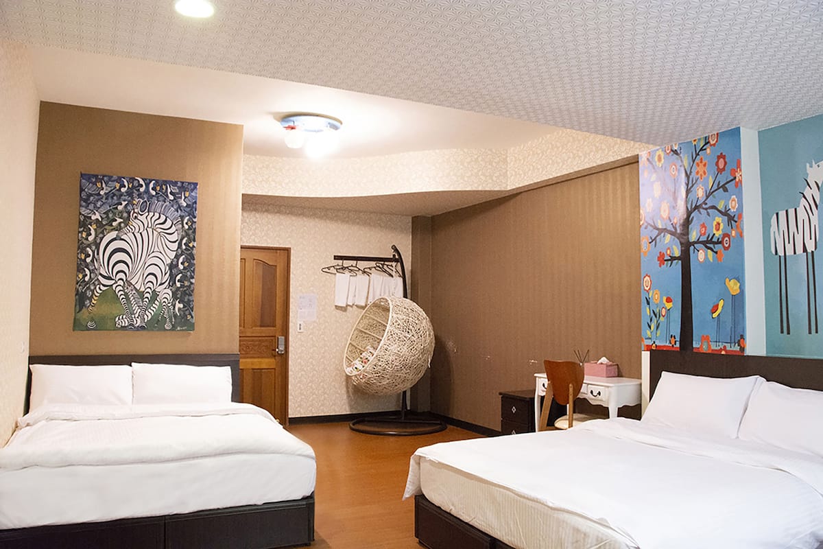 Quarto família (6PAX) | Escrivaninha, Wi-Fi de cortesia, roupa de cama