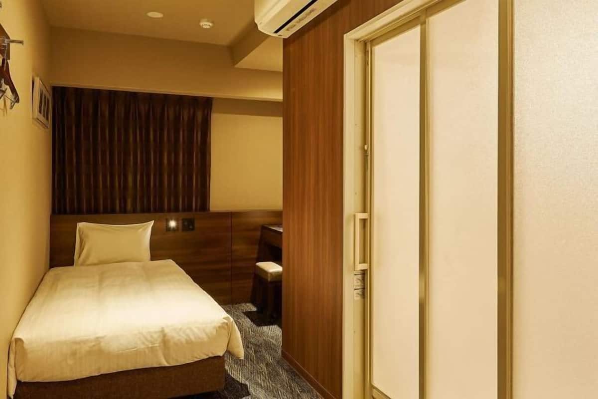 In-room safe, desk, laptop workspace, free WiFi