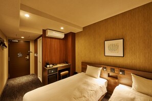 In-room safe, desk, laptop workspace, free WiFi - Welina Hotel Premier Nakanoshima EAST (Osaka)
