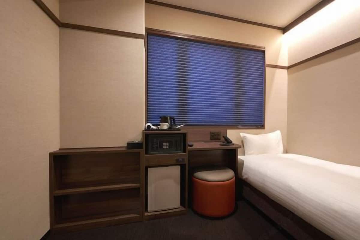 Down comforters, in-room safe, desk, laptop workspace
