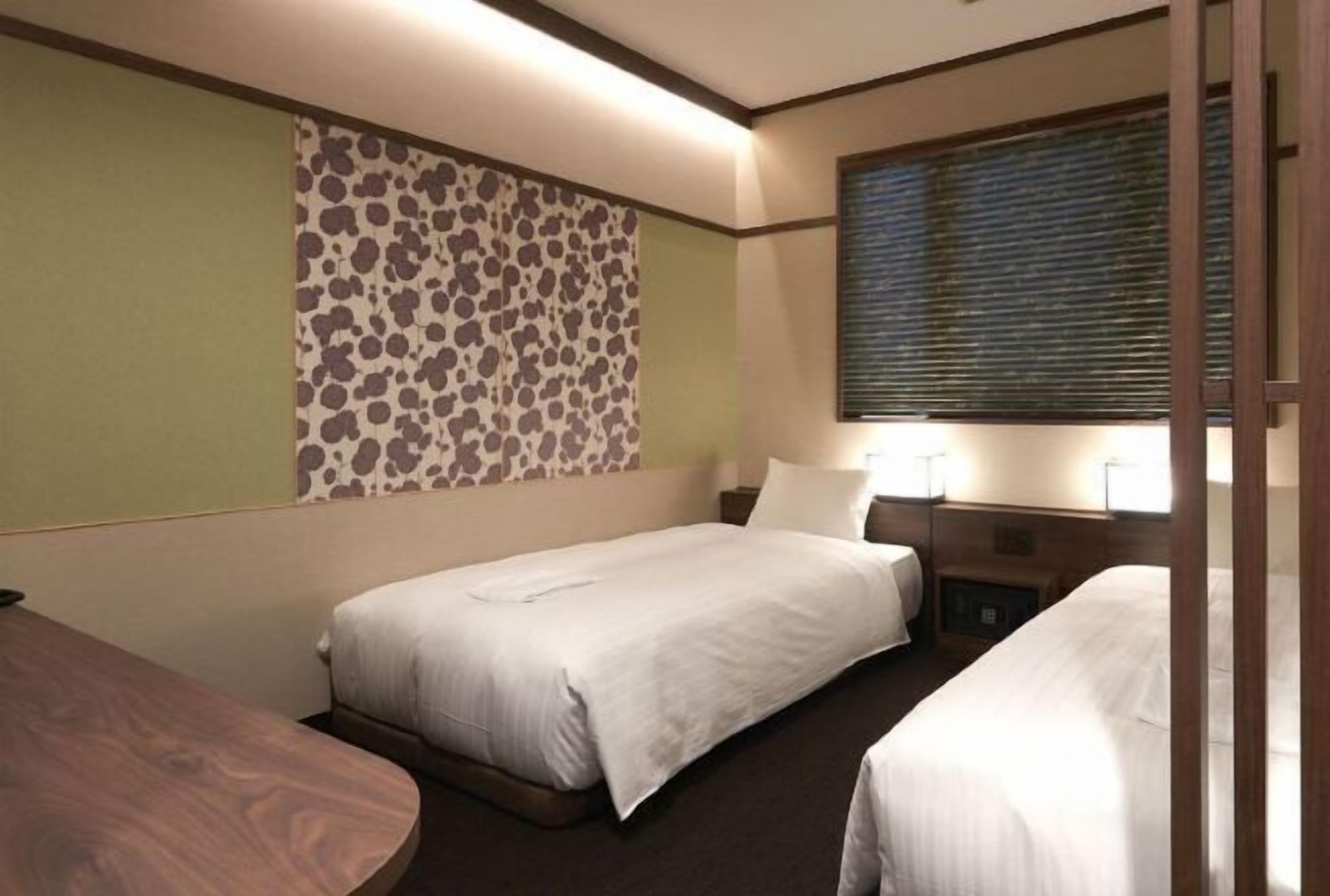 Down duvets, in-room safe, desk, laptop workspace