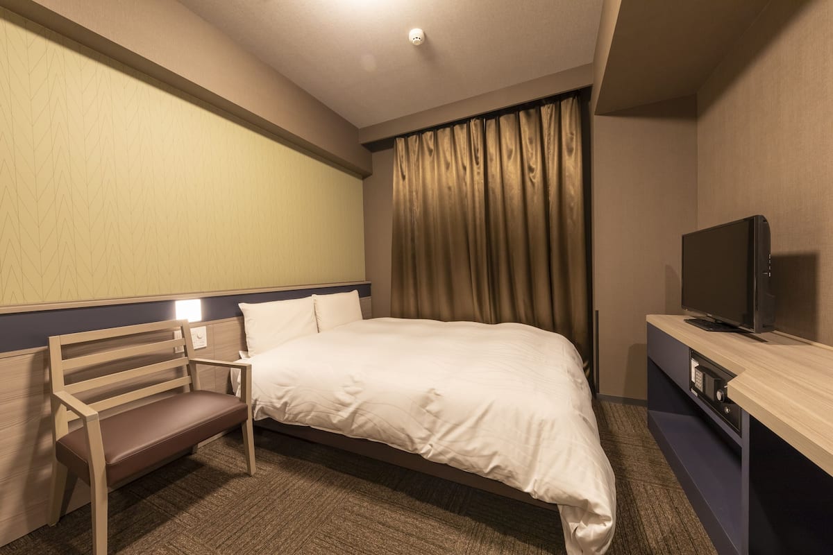 In-room safe, desk, laptop workspace, blackout curtains