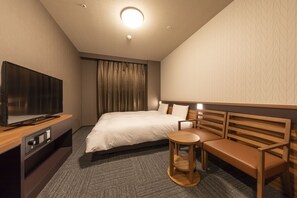 In-room safe, desk, laptop workspace, blackout curtains - Dormy Inn Kawasaki Natural Hot Spring (Kawasaki)