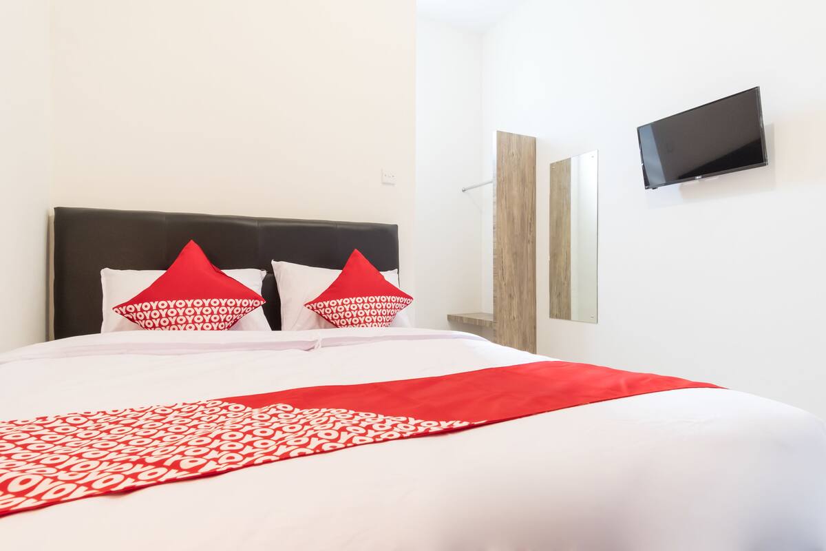 Standard Double Room | Desk, WiFi (free), bed sheets