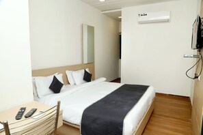 Chambre Affaires double | Bureau, lit d’appoint (supplément), accès au Wi-Fi (inclus)