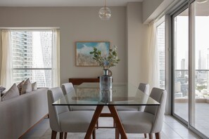 Dining - Fantastay Marina Tower (Dubai)