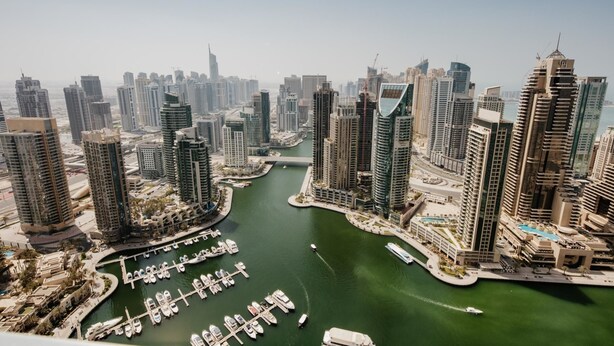A high-rise urban area with a marina filled with boats. - Fantastay Marina Gate Tower (Dubai)