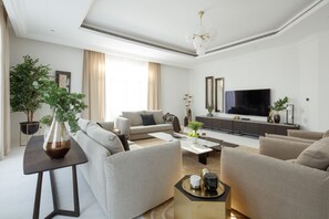 Apartment, 6 Bedrooms, Ocean View | Living room | Smart TV, Netflix, streaming services - Fantastay Signature Villa (Dubai)