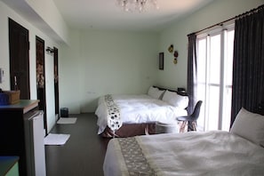 Deluxe Room, Ocean View (8 PAX) | Minibar, soundproofing, free WiFi, bed sheets - Magi House (Magong)