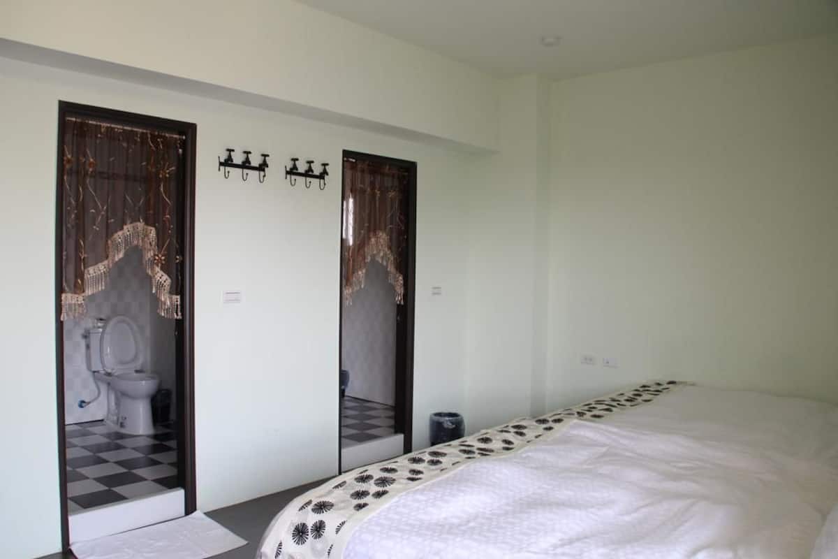 Room, Ocean View (6 PAX) | Minibar, soundproofing, WiFi (free), bed sheets