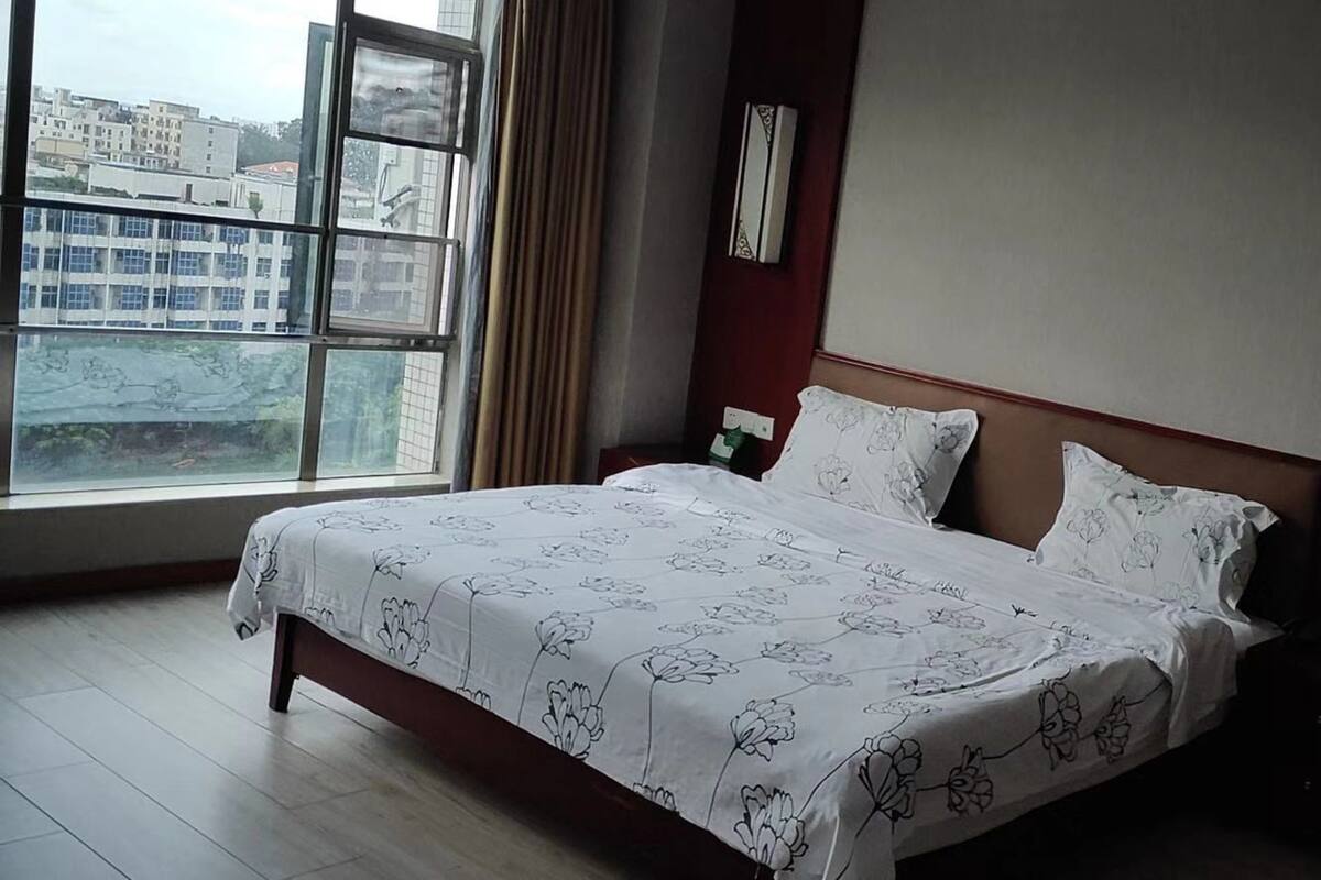Desk, blackout curtains, free WiFi