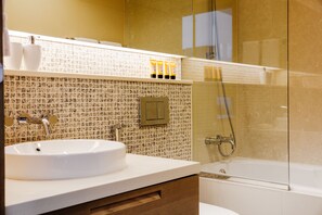 Suite, City View (Studio) | Bathroom | Designer toiletries, hair dryer, towels