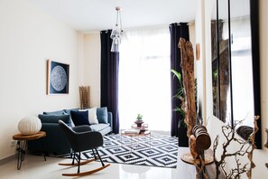 Apartment, 1 Bedroom, City View | Living room