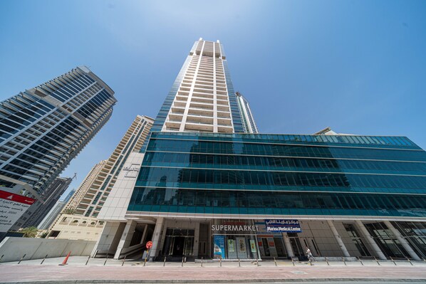 المنشأة من الخارج