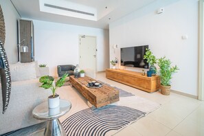 Smart TV, Netflix, streaming services - FantaStay Botanica Towers (Dubai)