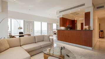 Smart TV, Netflix, streaming services