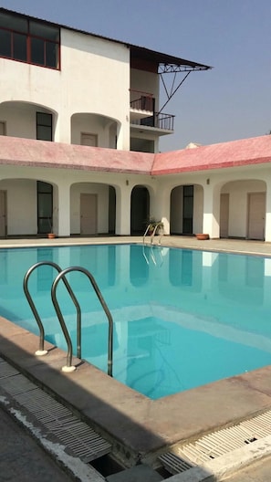 Outdoor pool, pool umbrellas, sun loungers