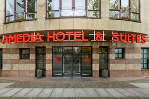 A hotel entrance with a sign reading "AMEDIA HOTEL & SUITES". - Amedia Leipzig, Trademark Collection by Wyndham (Leipzig)