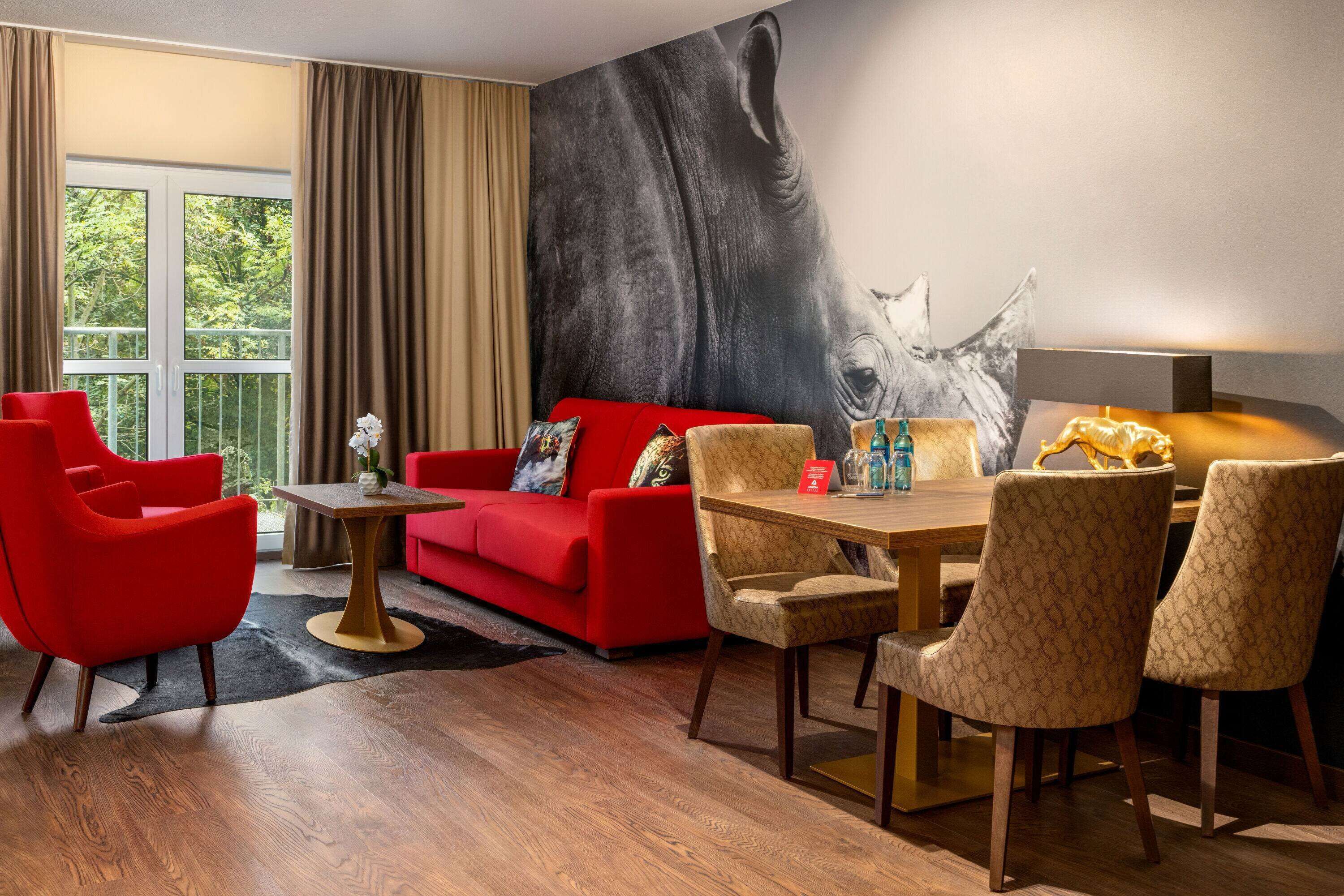 Suite | Zimmersafe, Schreibtisch, laptopgeeigneter Arbeitsplatz