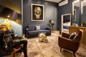 Suite (Plus) | In-room safe, desk, laptop workspace, soundproofing