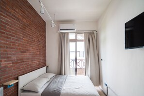 Double Room, Private Bathroom | Blackout drapes, bed sheets - Dongshanyi Hostel (Dongshan)