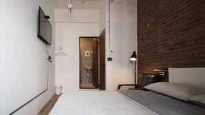 Double Room, Private Bathroom | Blackout drapes, bed sheets - Dongshanyi Hostel (Dongshan)