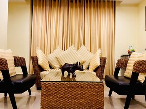 Studiosvit | Vardagsrum | 32-tums LED-tv med digitalkanaler och tv