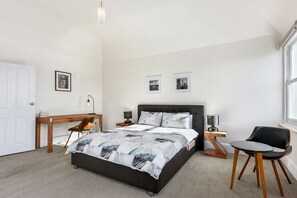 Apartment 4 First Floor One Bedroom | Individually decorated, individually furnished, soundproofing - Trinity Hill Apartments (Hobart)