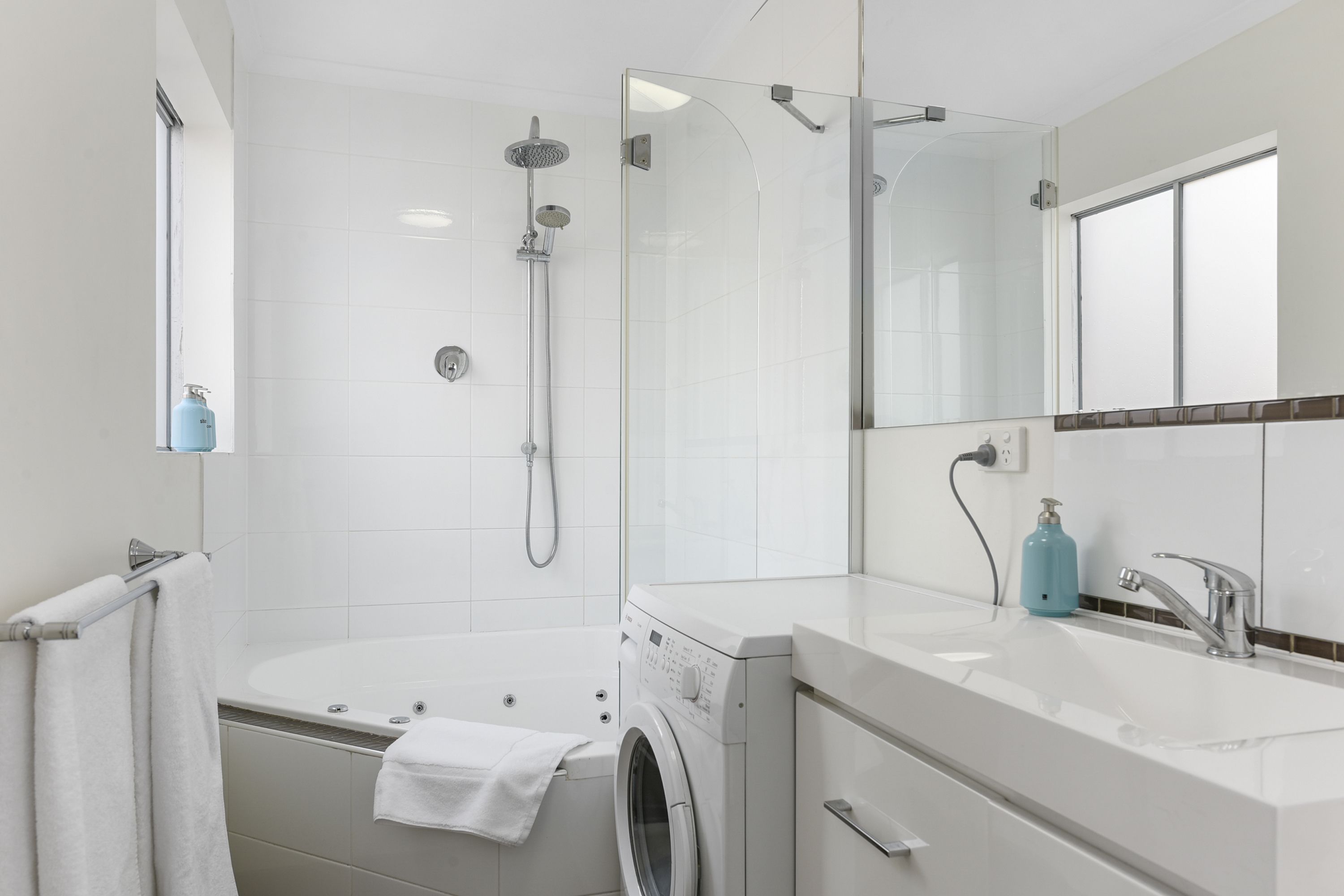 Apartment 1 Ground Floor Two Bedroom | Bathroom | Free toiletries, hair dryer, towels, shampoo