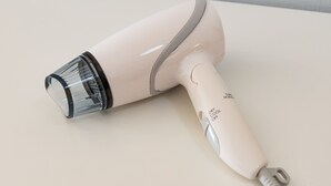 A white hair dryer with a transparent nozzle and a cord. - Fukuoka Haneul inn (Fukuoka)