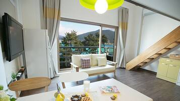 Duplex (202) | Living area | 42-inch flat-screen TV with digital channels, Netflix, pay films