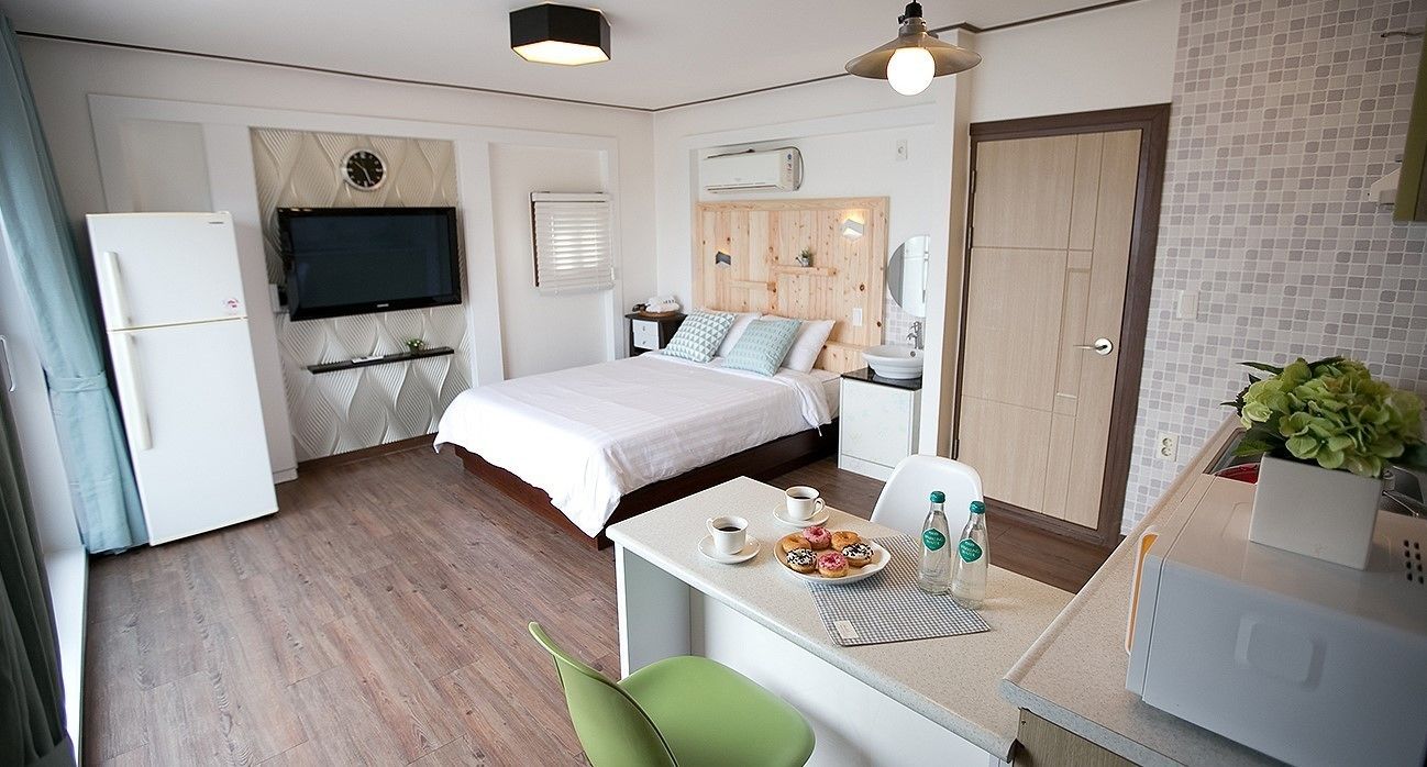 Ropa de cama de alta calidad y escritorio 