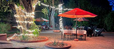 Breakfast, lunch, dinner served; local and international cuisine