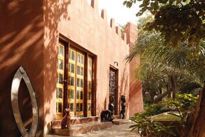 Minibar, decoración personalizada y muebles diferentes