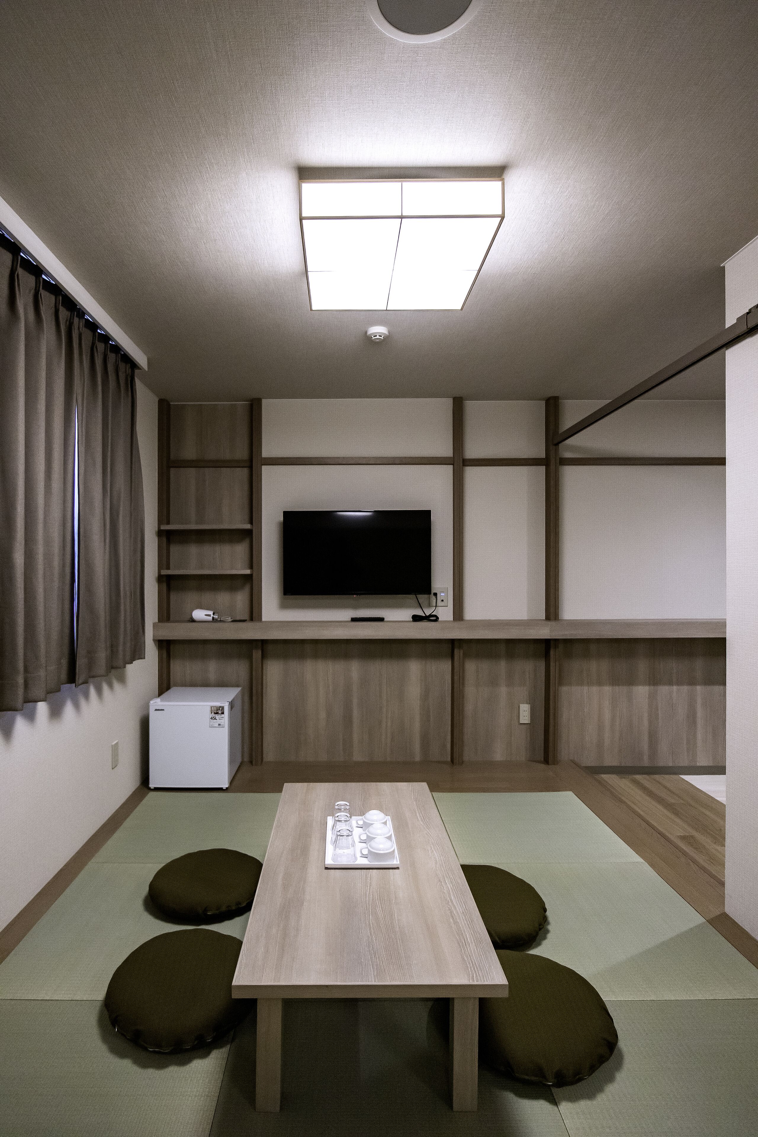 family room | living area | 40-inch flat-screen tv with digital channels, tv