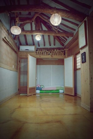 Traditional Studio (An-Chae) | Bed sheets - Jeonju Geune (Jeonju)