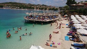 Spiaggia privata nelle vicinanze, sabbia bianca, lettini da mare