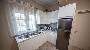 Apartment, 1 Bedroom, Balcony, Sea View | Private kitchenette - Villa Abiori (Ksamil)