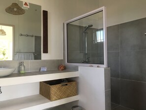 Comfort Villa, 3 Bedrooms, Private Pool | Bathroom - Villa Zourit Rodrigues Bungalow (Rodrigues Island)