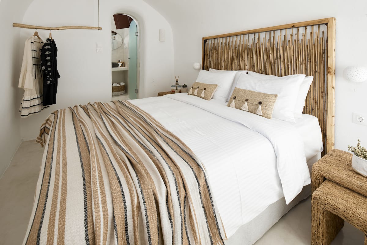 Suite (Petite) | 1 bedroom, in-room safe, individually decorated, individually furnished