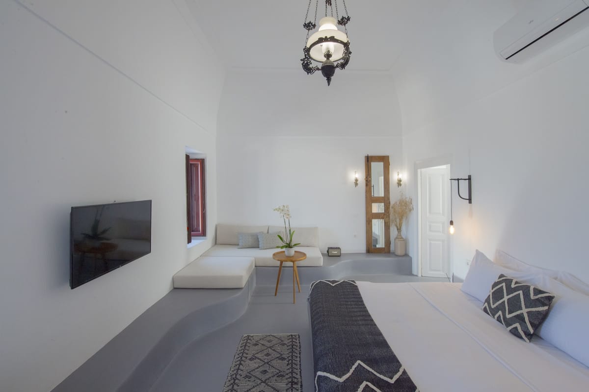 Signature Suite (Indoor Cave Plunge Pool) | 1 bedroom, in-room safe, individually decorated, individually furnished