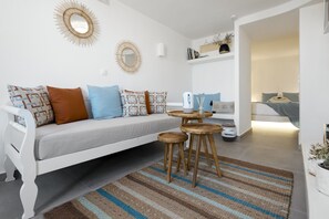 Deluxe Suite | Living room | Plasma TV