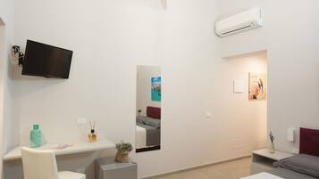 Quarto triplo conforto | Frigobar, individualmente decorados, individualmente mobiliados