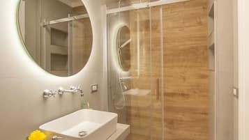 Chambre Double Design, balcon | Salle de bain