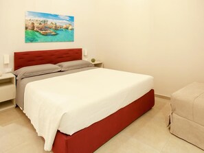 Comfort Triple Room | Minibar, individually decorated, individually furnished, desk - Campanili di Puglia B&B (Andria)