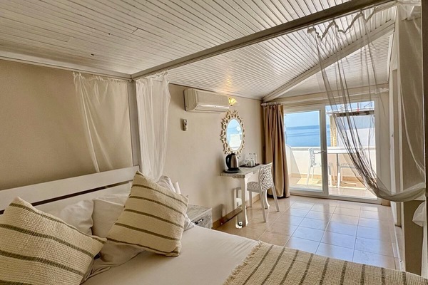 Romantic Double Room | Egyptian cotton sheets, premium bedding, minibar, desk