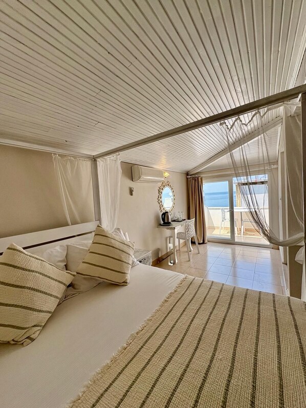 浪漫双人房 | 埃及棉床单、高档床上用品、迷你吧、办公桌