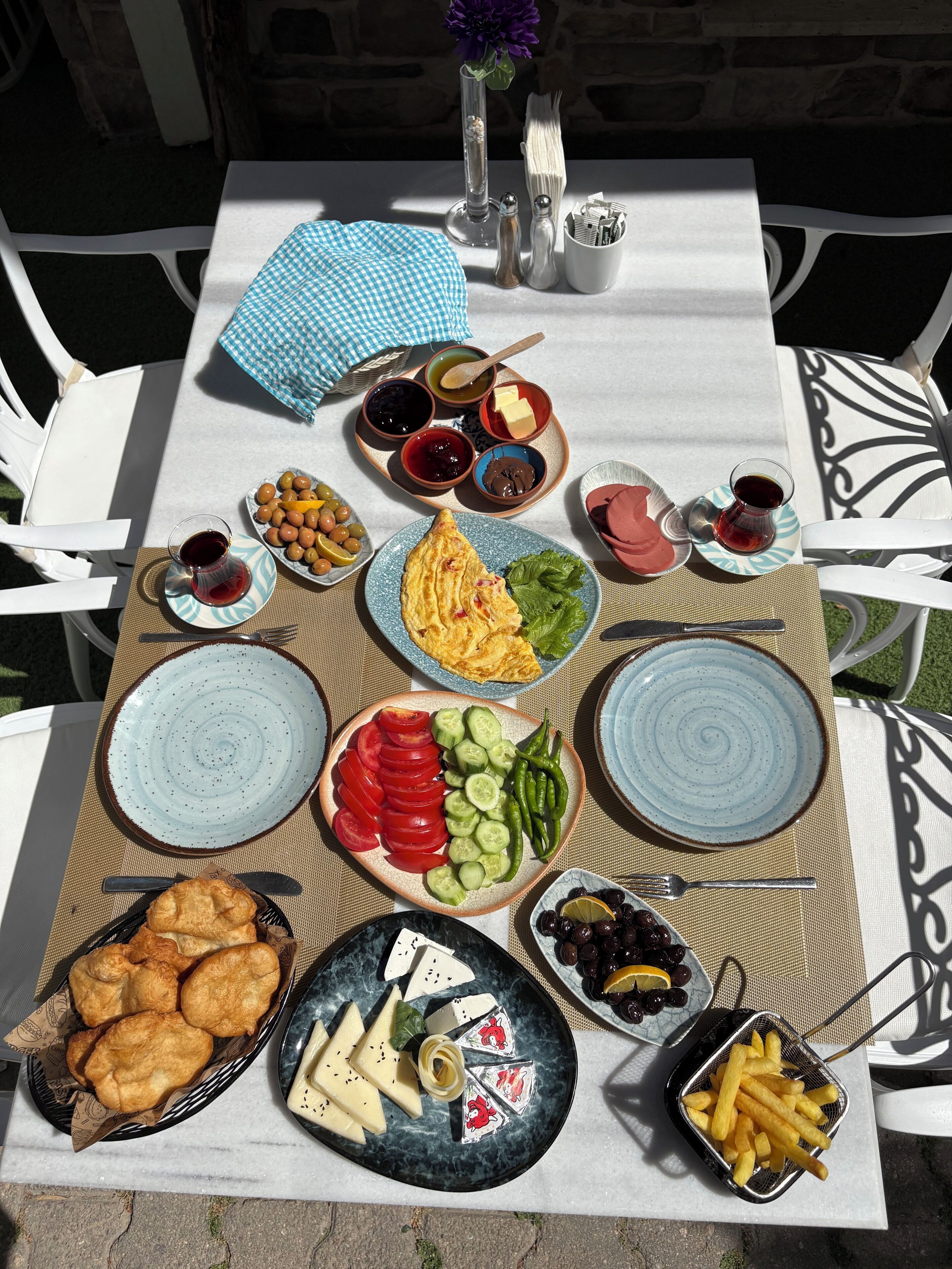 egyptian cotton sheets, premium bedding, minibar, desk